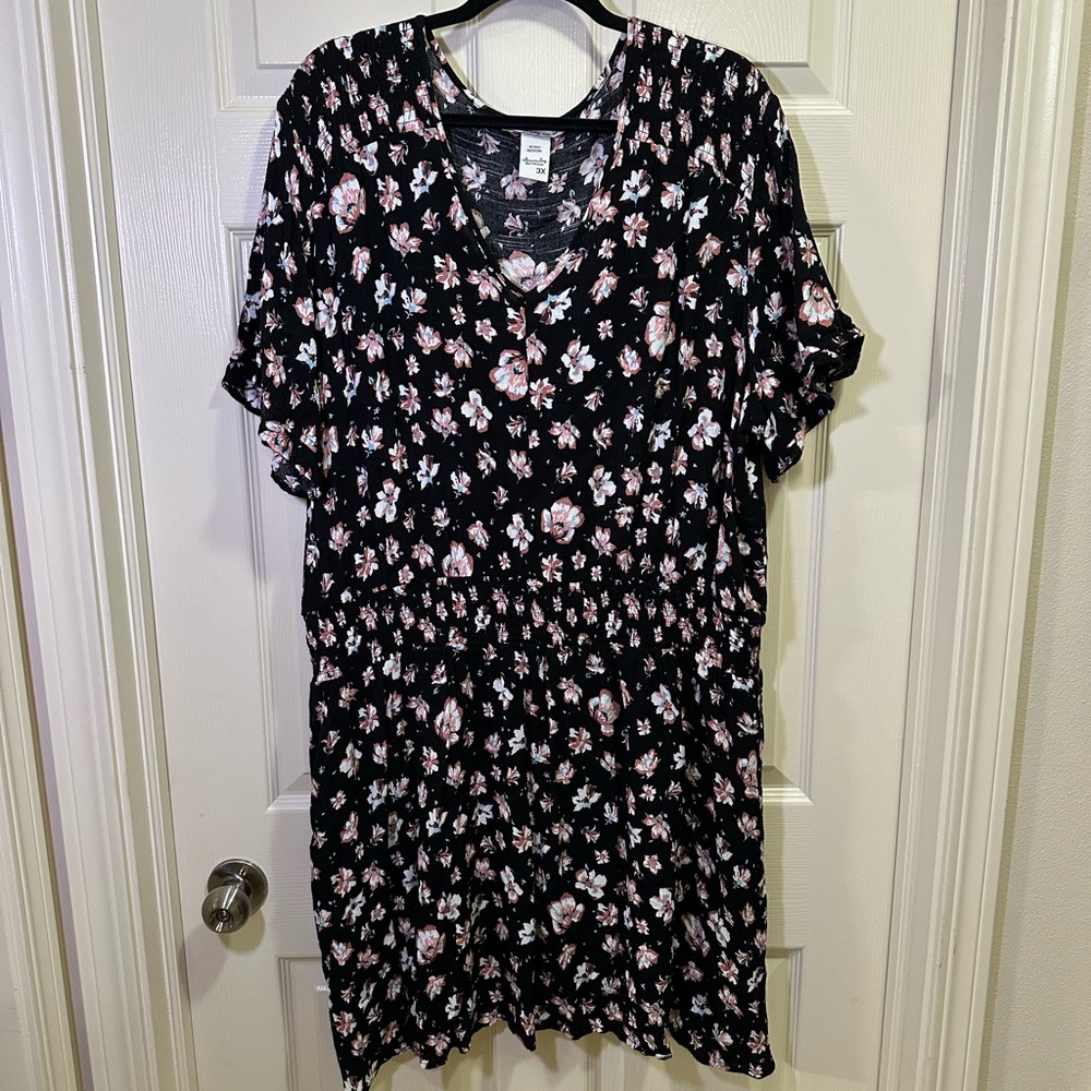 American Rag Short Sleeve Mini Dress Size 3X V-Neck Elastic Cinch Waist Floral
